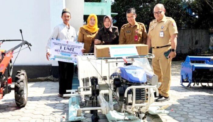 Pemkab Bojonegoro Salurkan 8 Alsintan, Petani Siap Panen Lebih Maksimal