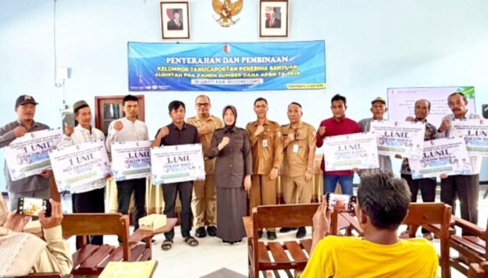 Petani Bojonegoro Sumringah, Pemkab Bagikan Traktor dan Mesin Tanam Padi
