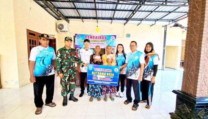 12 KPM Terima BLT Dana Desa, Penyaluran Dikawal Ketat Babinsa Kedungkumpul Sukorame Lamongan