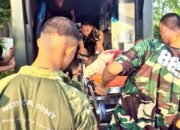Lagi Lari Ketahanan, 7 Prajurit Yonif TP 885 Belibis Putih Mendadak Evakuasi Korban Kecelakaan di Bojonegoro
