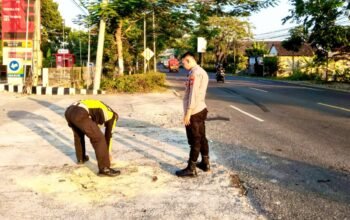 Pemotor Asal Lamongan Meregang Nyawa dalam Kecelakaan Maut dengan Truk di Bojonegoro
