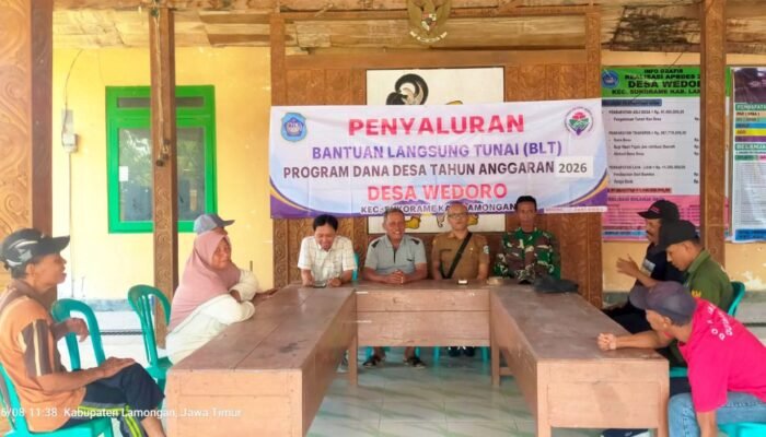 Babinsa Turun Tangan Awasi Penyaluran BLT-DD di Sukorame Lamongan