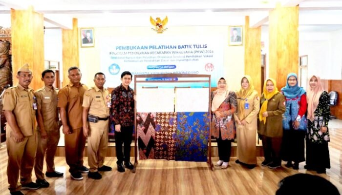 Tak Hanya Solo dan Jogja, Bojonegoro Cetak Generasi Baru Perajin Batik
