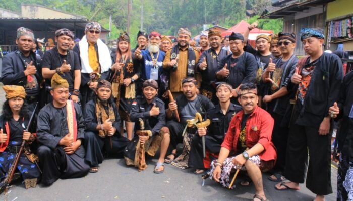Tradisi Sakral Ngarak Banteng 1 Suro Kembali Hadir di Songgoriti Kota Batu