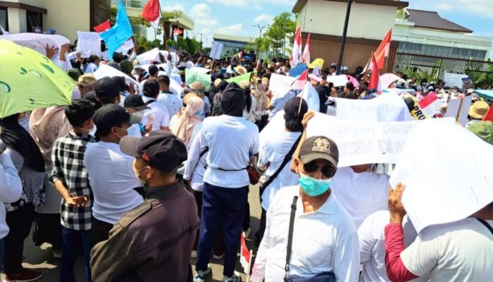 Suara Sound Menggelegar, Ribuan Massa MBG Datangi DPRD Bojonegoro