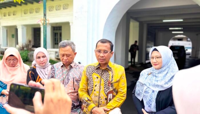 96 Dokter Spesialis UNAIR Dapat Pembekalan Khusus dari Dirut BPJS Kesehatan