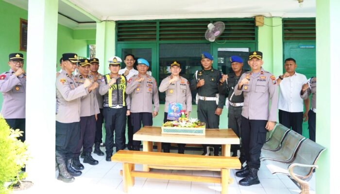 HUT POMAD ke-80, Kapolres Bojonegoro Datangi Markas Subdenpom