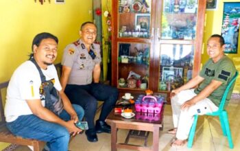 Sambangi Ketua Margaluyu, Kapolsek Balen Bojonegoro Perkuat Persatuan Pesilat