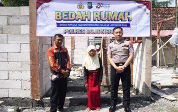 Hari Bhayangkara ke-80, Kapolres Bojonegoro Bedah Rumah Warga Kurang Mampu