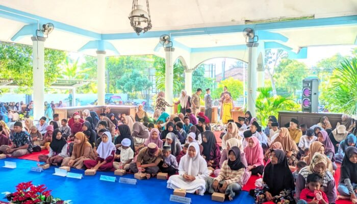 181 Anak Yatim Bahagia Terima Santunan dari Kecamatan Purwosari Bojonegoro