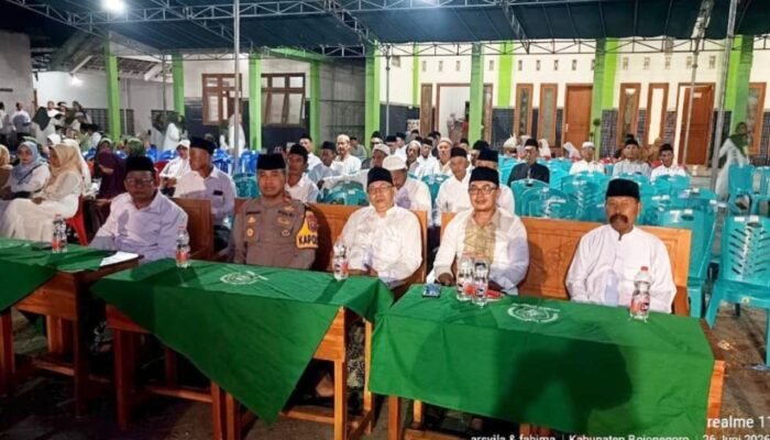 Gebyar Sholawat Ponpes Mamba’ul Falah Bojonegoro Dipadati Jamaah, 250 Anak Yatim Disantuni
