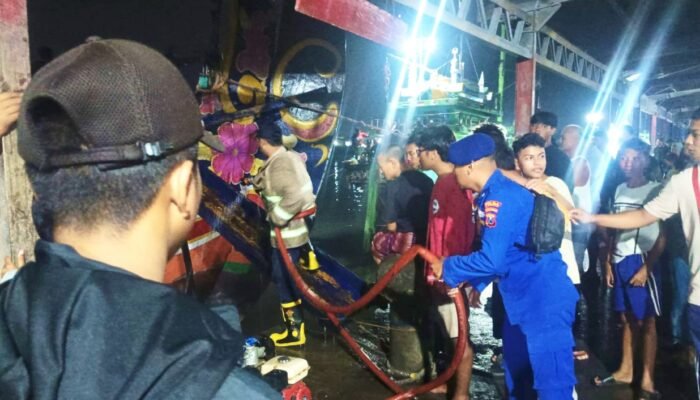 Kapal Nelayan Terbakar di PPN Brondong Lamongan, Penyebab Masih Diselidiki