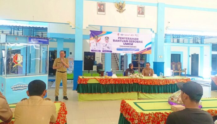 Pemkab Bojonegoro Bantu Pedagang Serabi, Gerobak Baru Bikin Dagangan Lebih Laris