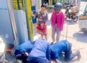 Kunci Jatuh ke Gorong-gorong, Damkarmat Kedungadem Bojonegoro Bergerak Cepat
