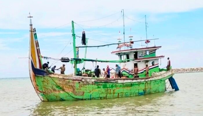 20 Awak KMN ENTOK Belum Kembali, Polisi Perkuat Pencarian di Perairan Kangean Lamongan