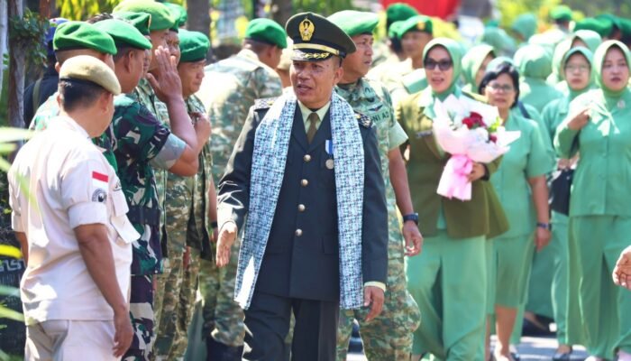 Suasana Haru Selimuti Makodim Lamongan, Dua Danramil Resmi Purna Tugas