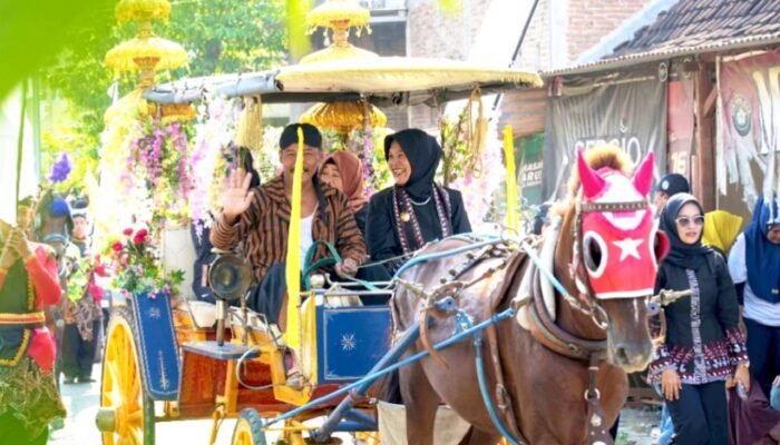 Wabup Bojonegoro Nurul Azizah Pimpin Kirab Agung Pusaka Ki Andong Sari
