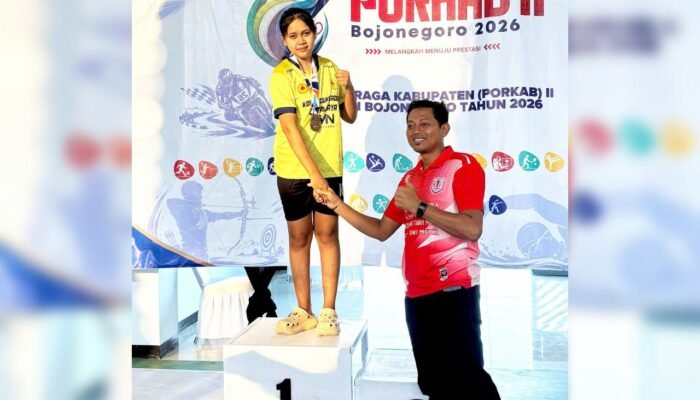 Dua Srikandi Kedungadem Sabet Emas, Muaythai Jadi Andalan Porkab II Bojonegoro 2026