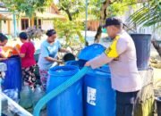Kemarau Melanda Bojonegoro, Polsek Ngambon Kirim 16.000 Liter Air Bersih ke Desa Nglampin