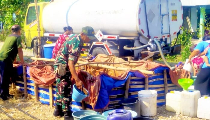 Krisis Air Bersih Melanda Sukosewu, Kodim Bojonegoro Langsung Turun Tangan