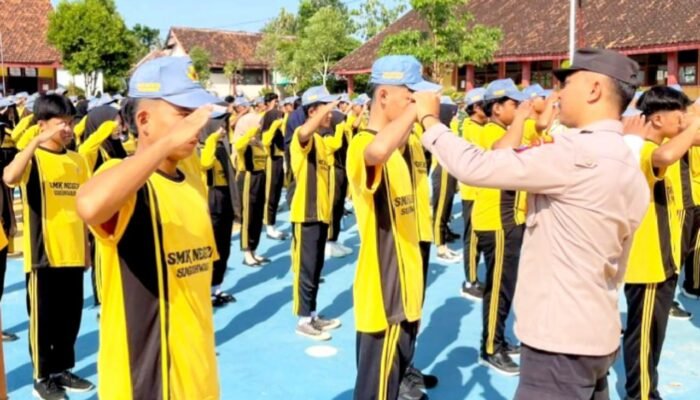 Bentuk Karakter Pelajar, Polsek dan Koramil Sugihwaras Bojonegoro Gelar Pelatihan PBB