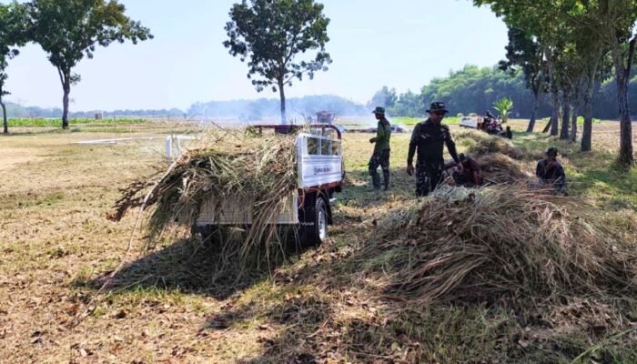 Gotong Royong TNI dan Warga Warnai Persiapan TMMD 129 di Kesongo Bojonegoro