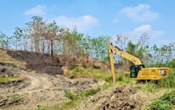 Kemarau Datang, Pemkab Bojonegoro Keruk Kali Gandong Demi Selamatkan Sawah img 20260714 wa0031