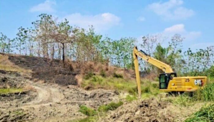 Kemarau Datang, Pemkab Bojonegoro Keruk Kali Gandong Demi Selamatkan Sawah