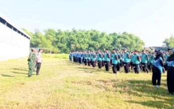 Polsek dan Koramil Kanor Kompak Gembleng Siswa Baru SMPN 1 Kanor Bojonegoro