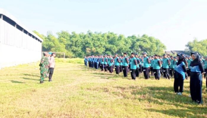 Polsek dan Koramil Kanor Kompak Gembleng Siswa Baru SMPN 1 Kanor Bojonegoro