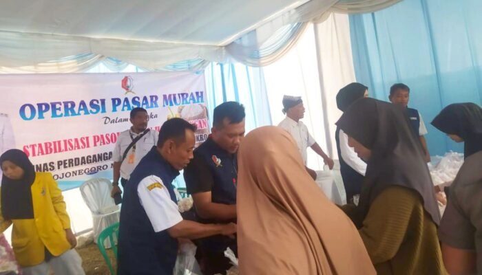 Usai Pembukaan TMMD 129 Bojonegoro, Warga Berebut Sembako Murah di Depan Gedung KDKMP Kesongo