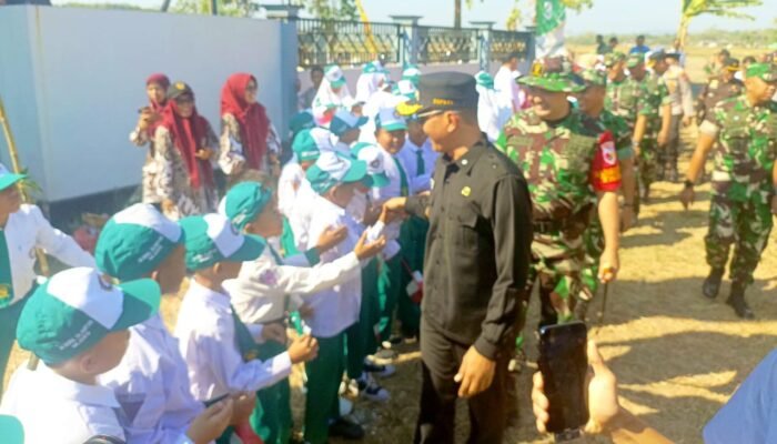 Pembukaan TMMD 129 Meriah, Antusias Siswa Sambut Kedatangan Bupati Bojonegoro