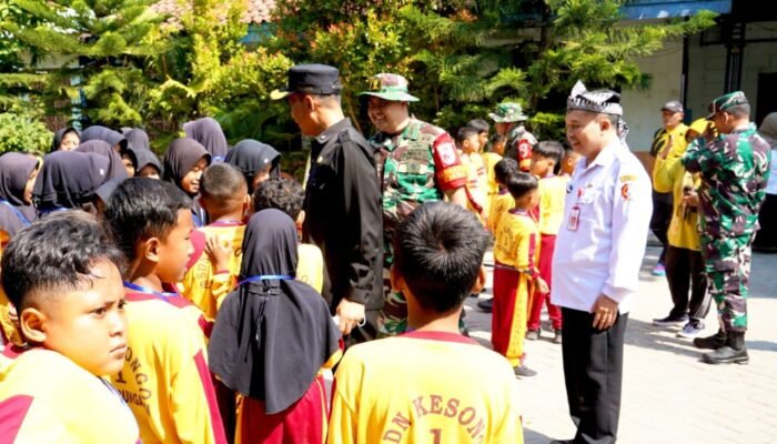 Tak Sekedar Bangun Sekolah, Satgas TMMD Bojonegoro 129 Dekatkan TNI dengan Anak-anak