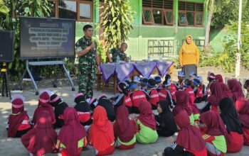 Semangat Bela Negara, Yonif YTP 885 Latih PBB Siswa SDN 2 Dander Bojonegoro