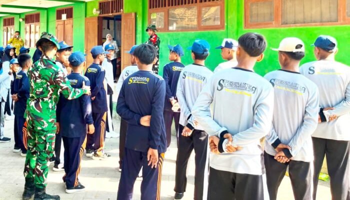 TMMD 129 Bojonegoro Tanamkan Jiwa Cinta Tanah Air kepada Pelajar SMP Kesongo