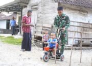 Tak Hanya Bangun Jalan, Satgas TMMD 129 Bojonegoro Bawa Keceriaan untuk Anak-anak