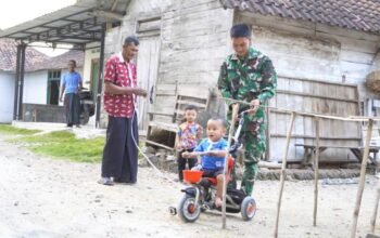 Tak Hanya Bangun Jalan, Satgas TMMD 129 Bojonegoro Bawa Keceriaan untuk Anak-anak img 20260719 wa0034