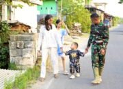 Momen Hangat Satgas TMMD Bojonegoro, Gandeng Balita Loreng Curi Perhatian