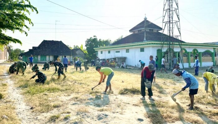 TMMD 129 Bojonegoro Hadirkan Semangat Gotong Royong di Masjid Dusun Krebet Kesongo