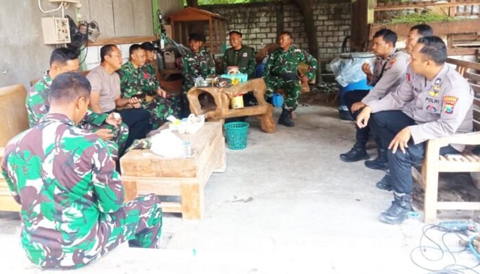 TMMD 129 Bojonegoro Perkuat Sinergi, TNI Sambangi Anggota Polsek Kedungadem