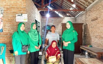 Aksi Peduli Persit Yonif TP 885, Ratusan Paket Telur Dibagikan untuk Warga Bojonegoro