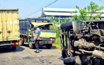 Kecelakaan Dua Truk di Lamongan, Sopir Alami Cedera Kaki img 20260723 wa0016