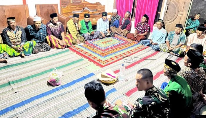Anggota TMMD 129 Bojonegoro Hadiri Tahlilan 1.000 Hari di Rumah Warga Kesongo
