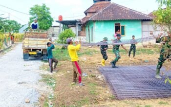 Gotong Royong TNI dan Warga Jadi Kunci Percepatan Jalan Cor TMMD Bojonegoro img 20260723 wa0032