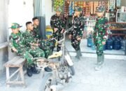 Satgas TMMD Bojonegoro Ramai-ramai Singgah di Warung Bu Yanti, Ada Cerita Hangat