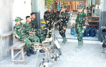 Satgas TMMD Bojonegoro Ramai-ramai Singgah di Warung Bu Yanti, Ada Cerita Hangat