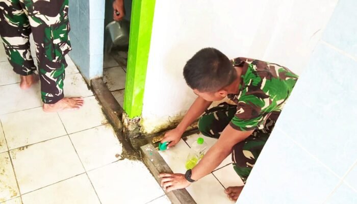 Tak Hanya Bangun Jalan, TMMD 129 Bojonegoro Bersih-Bersih Masjid Bersama Warga