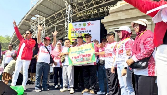Ribuan Warga Padati Harkopnas Gresik, Wabup Alif Sampaikan Pesan Penting soal KDKMP