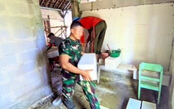 Rumah Koko Margono Disulap Satgas TMMD Bojonegoro, Warga Turun Tangan Bergotong Royong