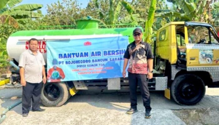 PT BBS Salurkan Air Bersih untuk Warga Kawengan Bojonegoro, Masyarakat Sambut Antusias